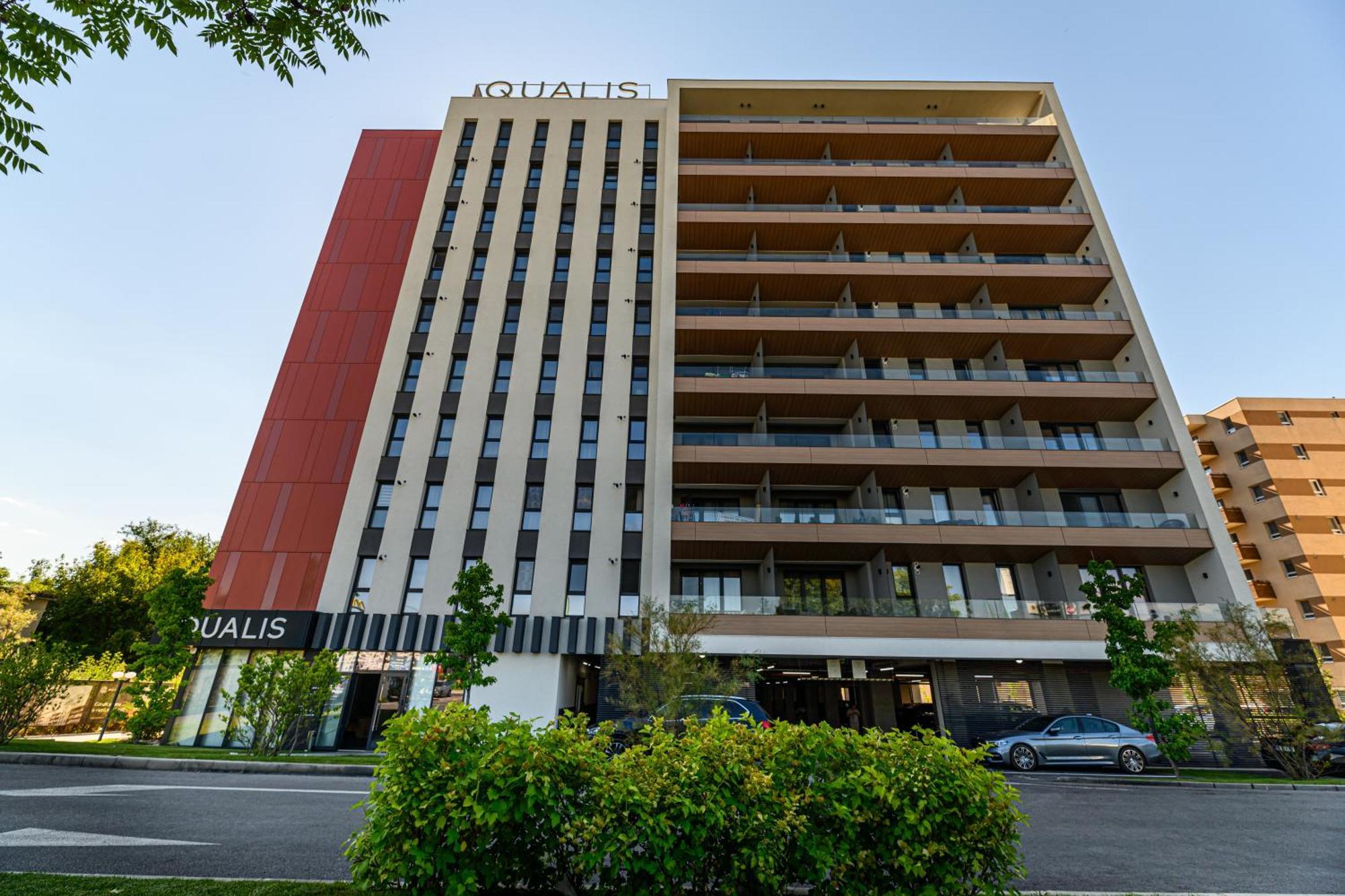 Luxury Landing Complex Qualis