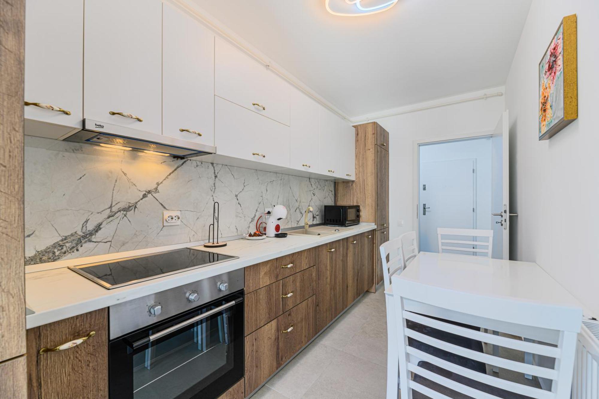 Luxury Landing Complex Qualis