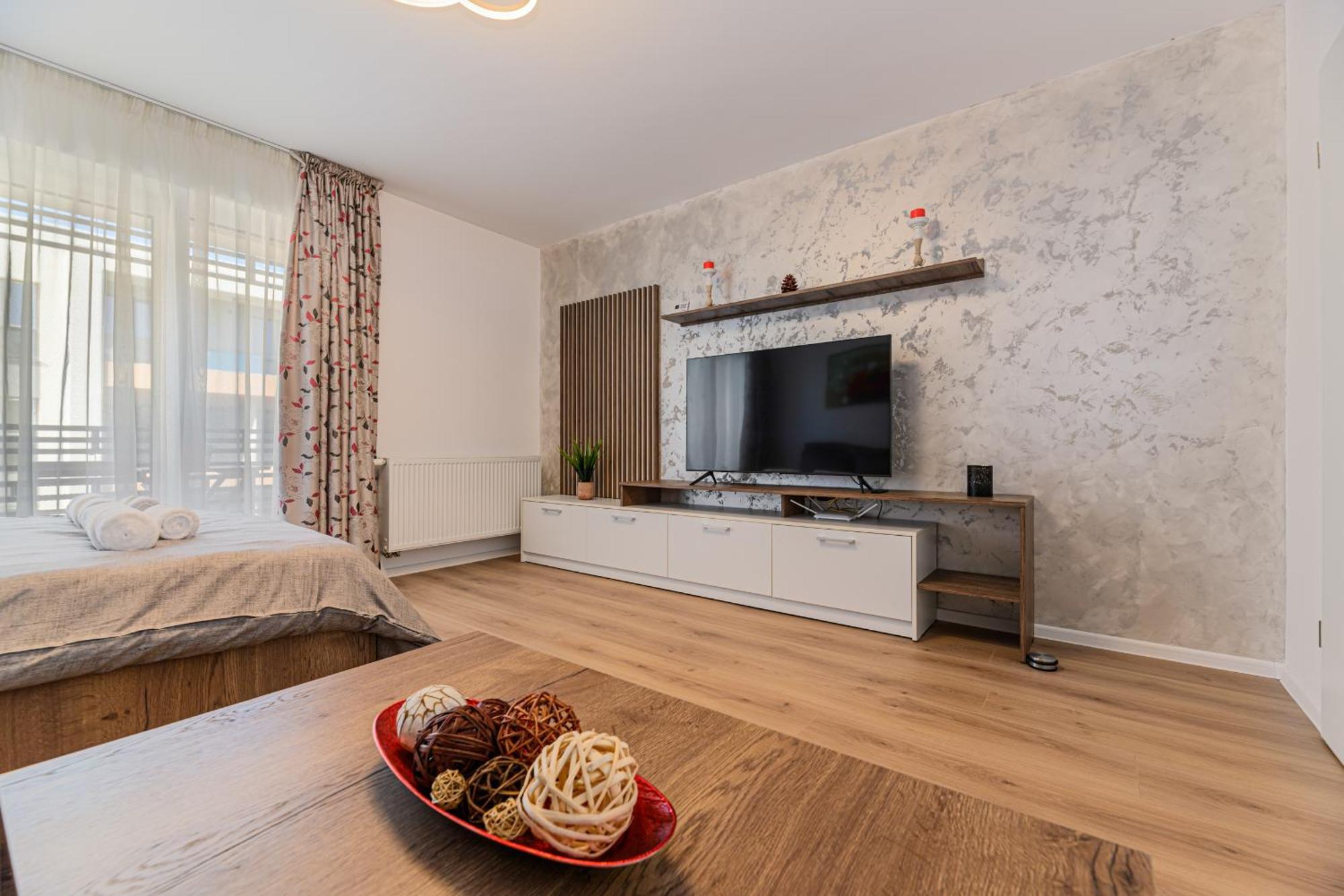 Luxury Landing Complex Qualis