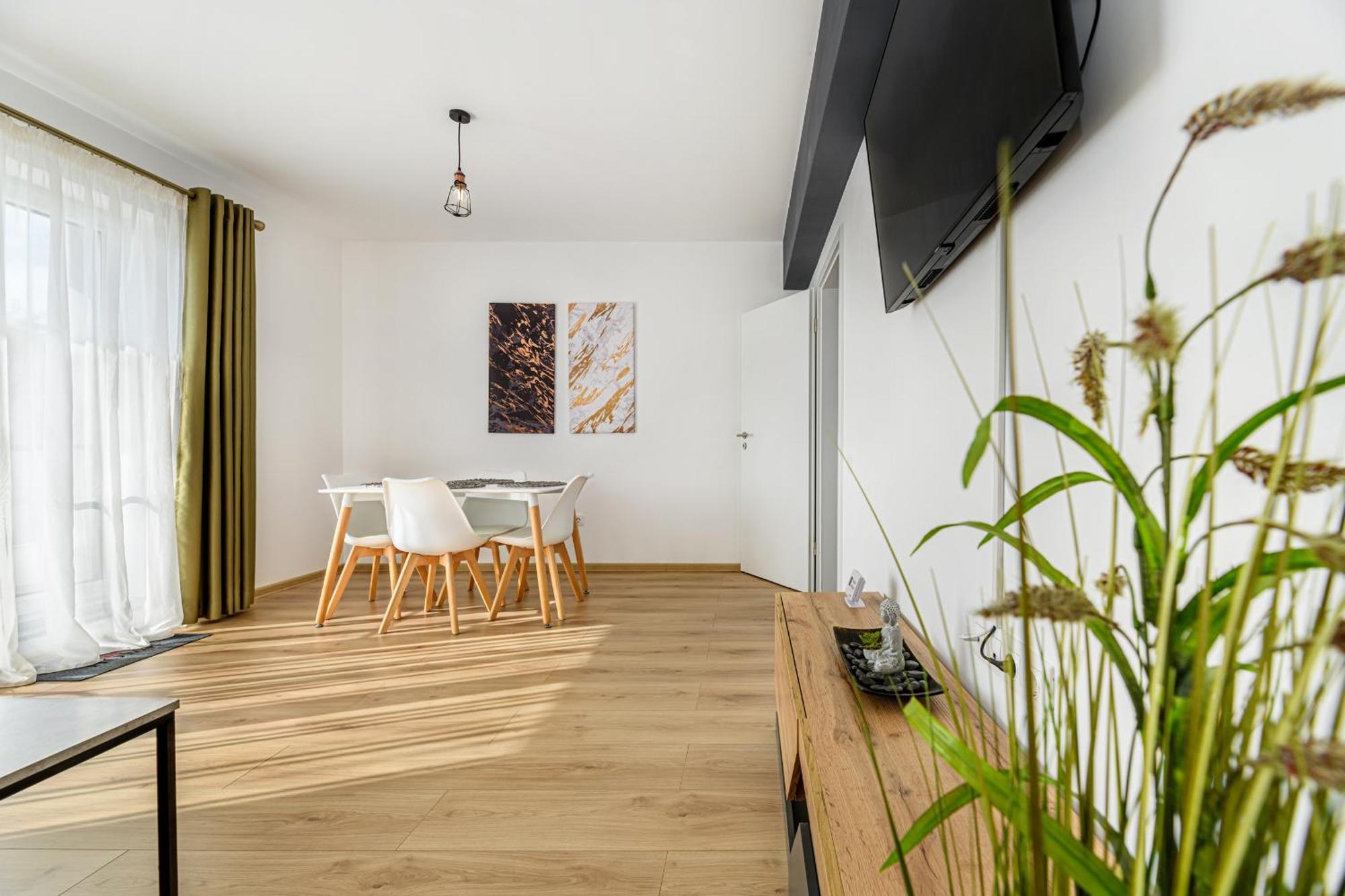 Luxury Landing Complex Qualis